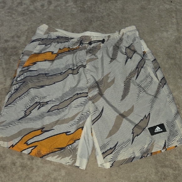 Adidas Tiger Camo Shorts Size Medium - Picture 2 of 6